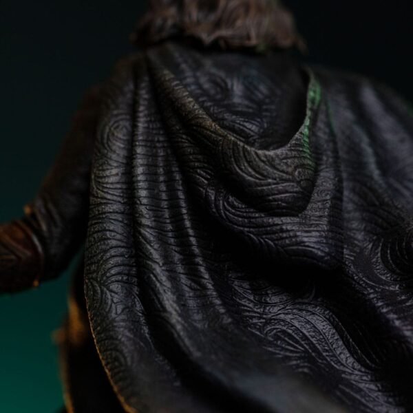 The Lord of the Rings Art Scale Szobor 1/10 Aragorn Unleashed 31 cm