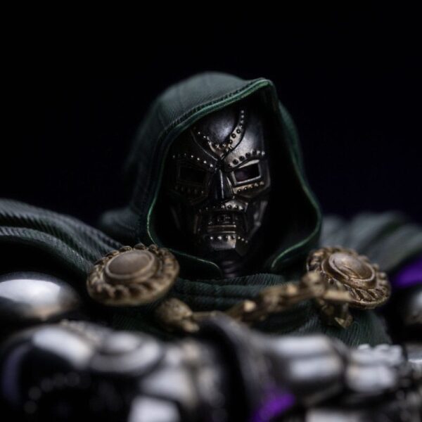 The Infinity Gauntlet Marvel Legends Diorama Szobor 1/10 Doctor Doom Deluxe Edition 42 cm