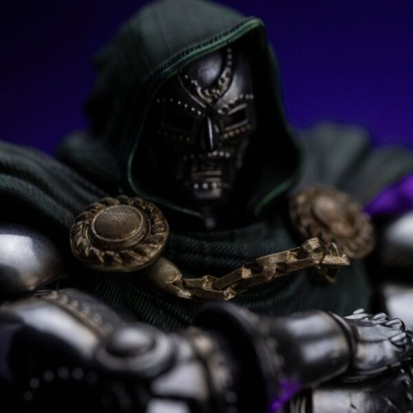 The Infinity Gauntlet Marvel Legends Diorama Szobor 1/10 Doctor Doom Deluxe Edition 42 cm