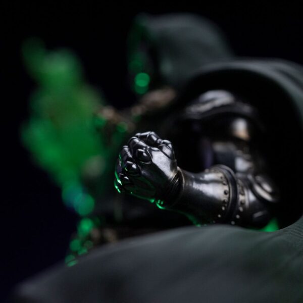 The Infinity Gauntlet Marvel Legends Diorama Szobor 1/10 Doctor Doom Deluxe Edition 42 cm