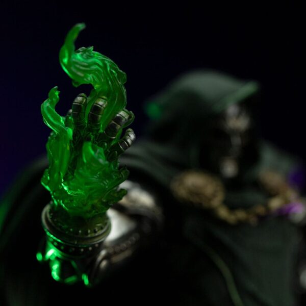 The Infinity Gauntlet Marvel Legends Diorama Szobor 1/10 Doctor Doom Deluxe Edition 42 cm
