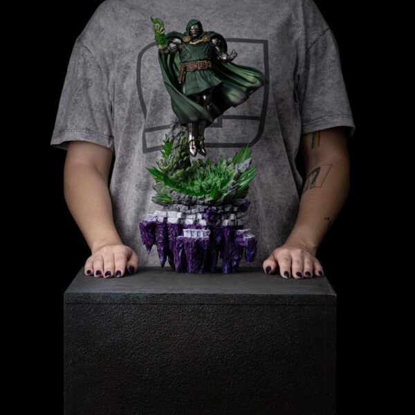 The Infinity Gauntlet Marvel Legends Diorama Szobor 1/10 Doctor Doom Deluxe Edition 42 cm