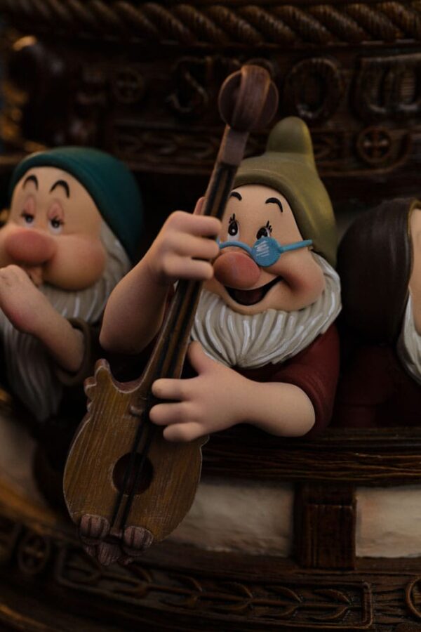 Snow White and the Seven Dwarves Art Scale Szobor 1/10 Snow White and Dopey Deluxe Edition 21 cm