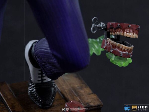 DC Comics Deluxe Art Scale Szobor 1/10 The Joker 23 cm
