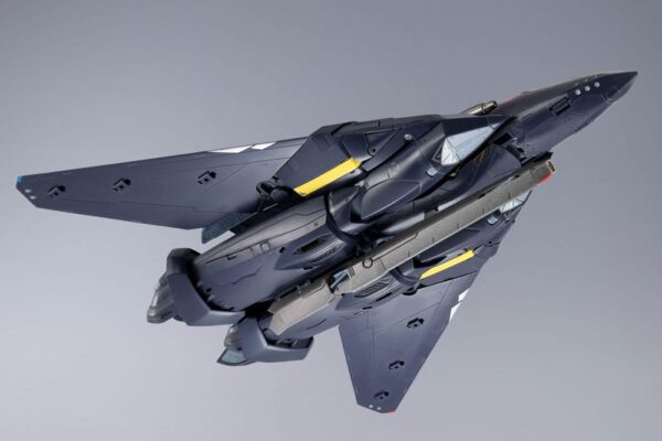 Macross 7 DX Chogokin Akció Figura VF-17S Nightmare Stealthvalkyrie (Gamlin Kizaki use) 25 cm