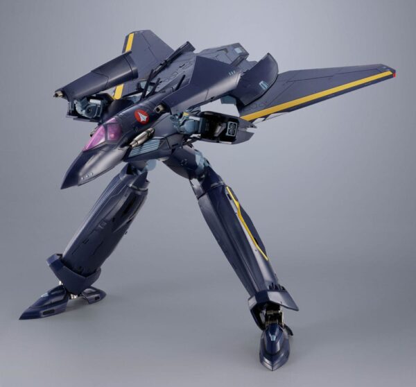 Macross 7 DX Chogokin Akció Figura VF-17S Nightmare Stealthvalkyrie (Gamlin Kizaki use) 25 cm