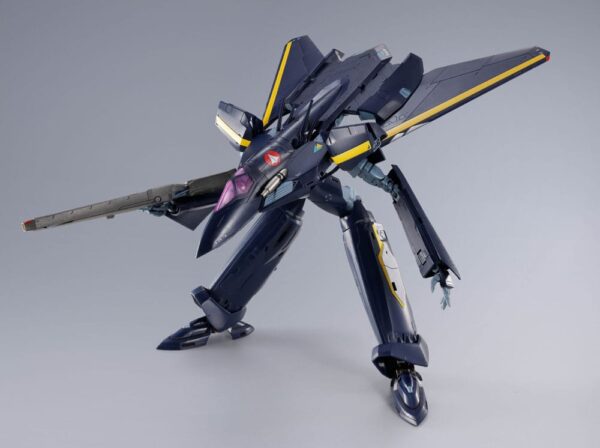 Macross 7 DX Chogokin Akció Figura VF-17S Nightmare Stealthvalkyrie (Gamlin Kizaki use) 25 cm