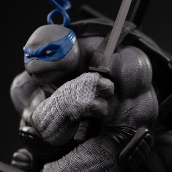 Teenage Mutant Ninja Turtles Art Scale Szobor 1/10 Leonardo Black and White Variant 26 cm heo exclusive