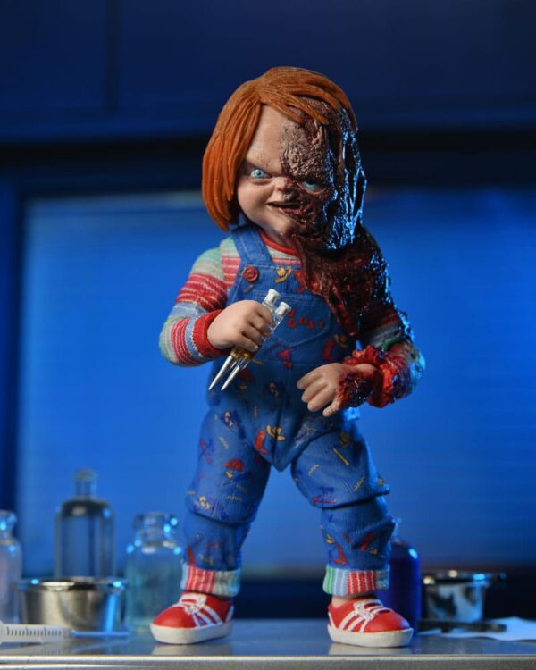 Child´s Play Akció Figura Chucky (TV Series) Ultimate Chucky 18 cm