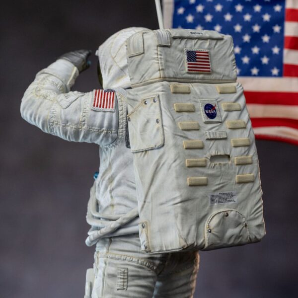 NASA Art Scale Szobor 1/10 Apollo 11 Astronaut 23 cm