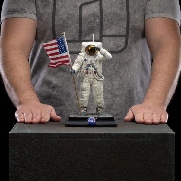 NASA Art Scale Szobor 1/10 Apollo 11 Astronaut 23 cm