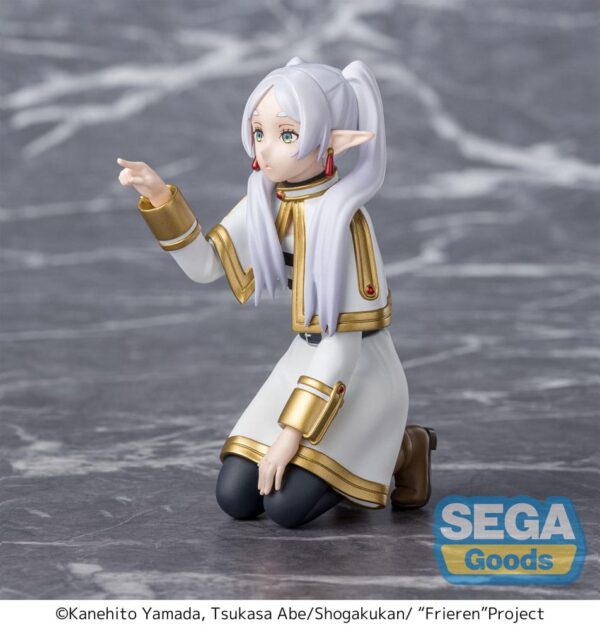 Frieren: Beyond Journey's End PM Perching PVC Szobor Frieren Poking Something 10 cm