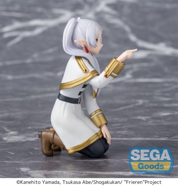 Frieren: Beyond Journey's End PM Perching PVC Szobor Frieren Poking Something 10 cm