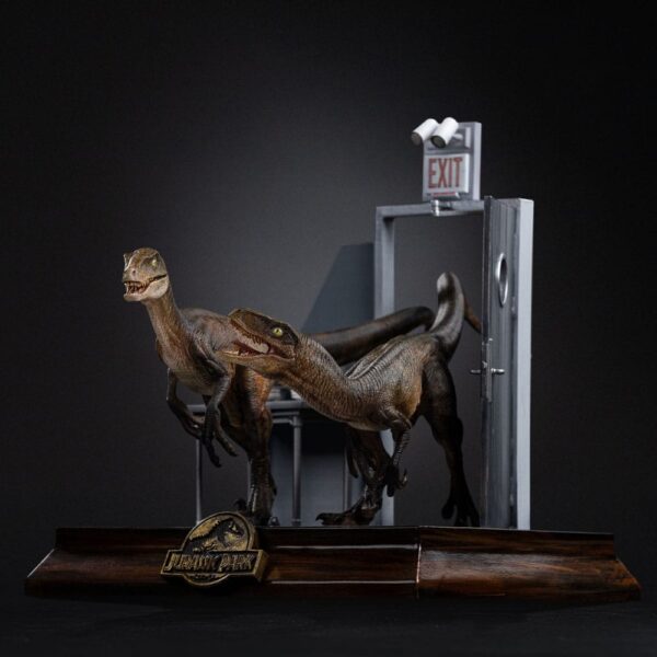 Jurassic Park Art Scale Szobor 1/10 Raptors at the Kitchen's Door 28 cm