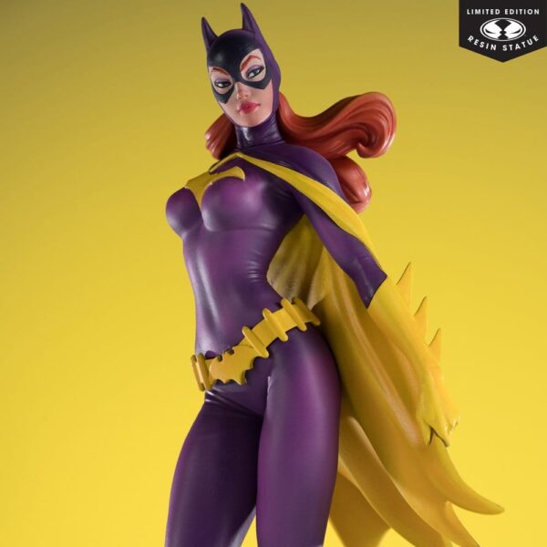 DC Cover Girls Szobor 1/8 Batgirl by J. Scott Campbell 25 cm