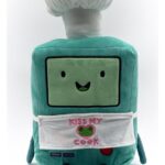 Adventure Time Plüss Figura BMO Kiss My Cook 22 cm