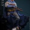 Batman: The Dark Knight Returns Comic Masterpiece Akció Figura 1/6 Batman (Battle Damaged Version) 32 cm