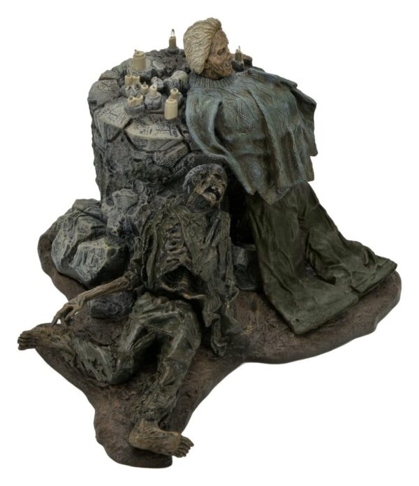 Friday the 13th: The Game Diorama Trenchcoat with Spikes Inferno Room Deluxe Set