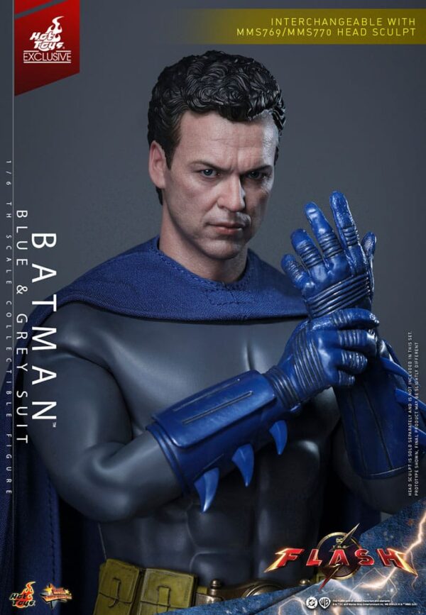 The Flash Movie Masterpiece Akció Figura 1/6 Batman (Blue & Grey Suit) Limited Edition Hot Toys Exclusive 30 cm The Flash Movie Masterpiece Akció Figura 1/6 Batman (Blue & Grey Suit) Limited Edition Hot Toys Exclusive 30 cm