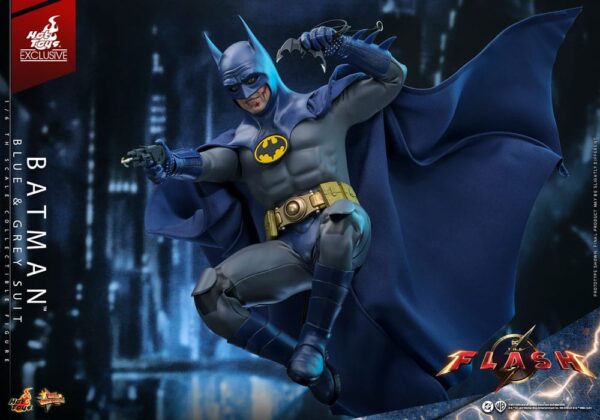 The Flash Movie Masterpiece Akció Figura 1/6 Batman (Blue & Grey Suit) Limited Edition Hot Toys Exclusive 30 cm The Flash Movie Masterpiece Akció Figura 1/6 Batman (Blue & Grey Suit) Limited Edition Hot Toys Exclusive 30 cm