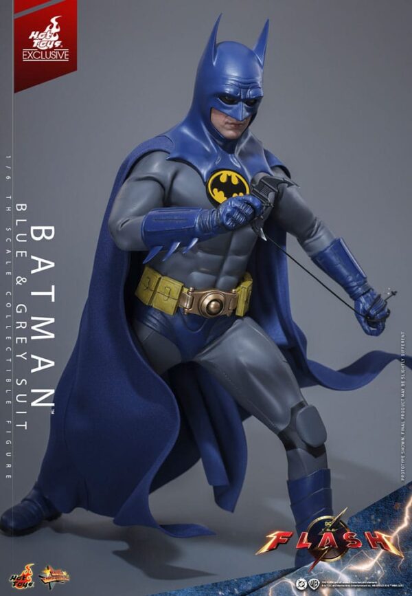 The Flash Movie Masterpiece Akció Figura 1/6 Batman (Blue & Grey Suit) Limited Edition Hot Toys Exclusive 30 cm The Flash Movie Masterpiece Akció Figura 1/6 Batman (Blue & Grey Suit) Limited Edition Hot Toys Exclusive 30 cm