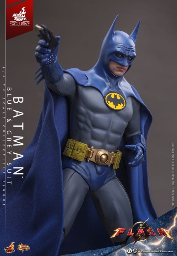 The Flash Movie Masterpiece Akció Figura 1/6 Batman (Blue & Grey Suit) Limited Edition Hot Toys Exclusive 30 cm The Flash Movie Masterpiece Akció Figura 1/6 Batman (Blue & Grey Suit) Limited Edition Hot Toys Exclusive 30 cm