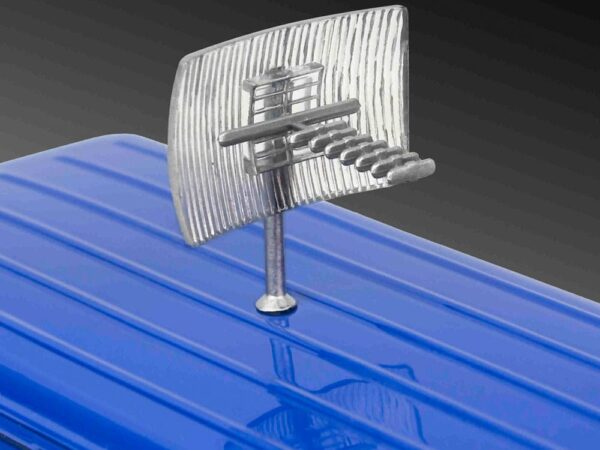 Stranger Things Squawk Van (Aqua Color) Model Kit 1/25