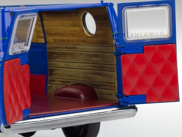 Stranger Things Squawk Van (Aqua Color) Model Kit 1/25