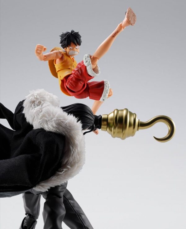 One Piece S.H.Figuarts Akció Figura Sir Crocodile -Marineford- 18 cm