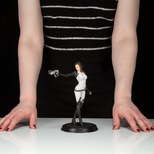 Mass Effect PVC Figura Miranda Lawson 22 cm