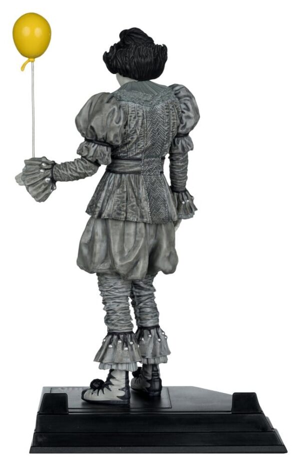 It Welcome to Derry Movie Maniacs Figura Pennywise (Black & White) 16 cm