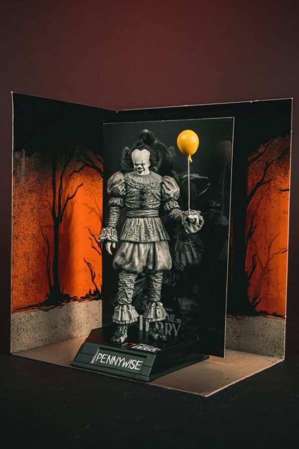 It Welcome to Derry Movie Maniacs Figura Pennywise (Black & White) 16 cm