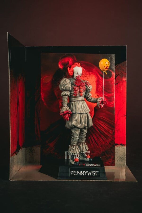 It Welcome to Derry Movie Maniacs Figura Pennywise (Bloody) 16 cm
