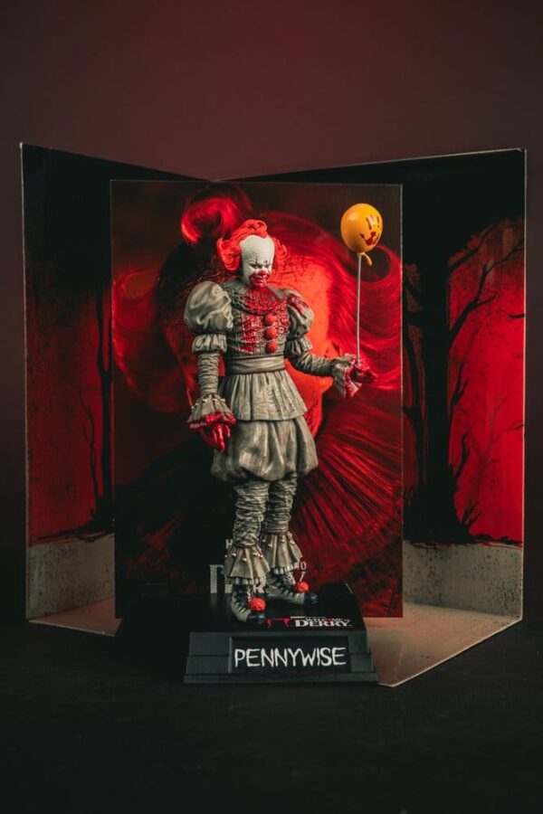 It Welcome to Derry Movie Maniacs Figura Pennywise (Bloody) 16 cm