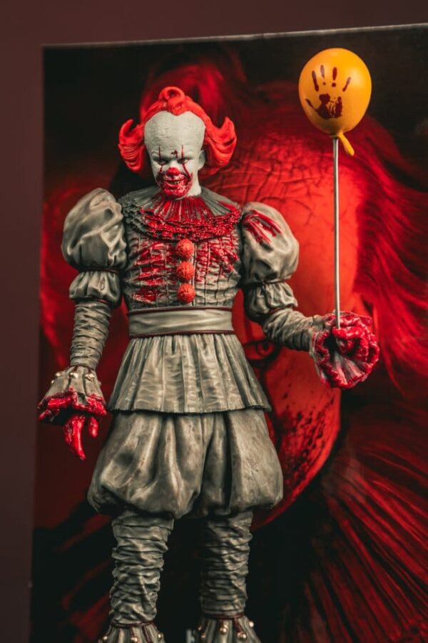 It Welcome to Derry Movie Maniacs Figura Pennywise (Bloody) 16 cm