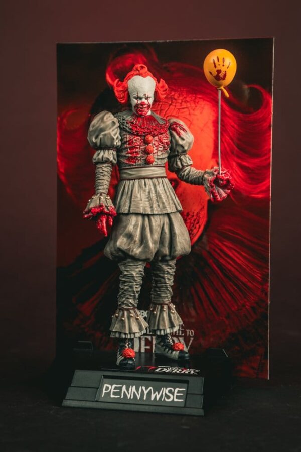 It Welcome to Derry Movie Maniacs Figura Pennywise (Bloody) 16 cm