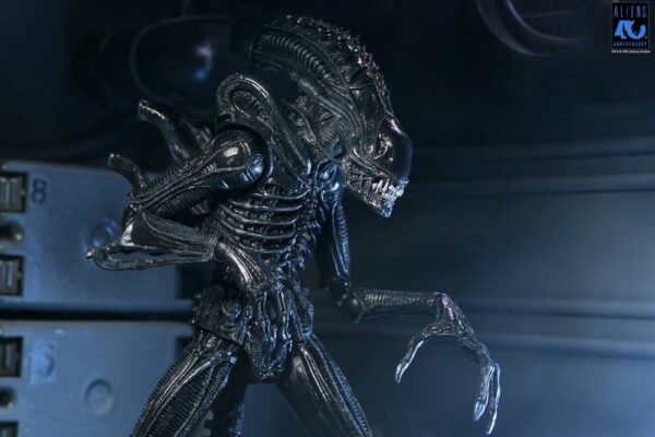 Aliens Ultimate Akció Figura Warrior (1986) Xenomorph Black (40th Anniversary) 23 cm