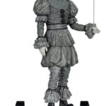 It Welcome to Derry Movie Maniacs Pennywise (Fekete-Fehér) Figura